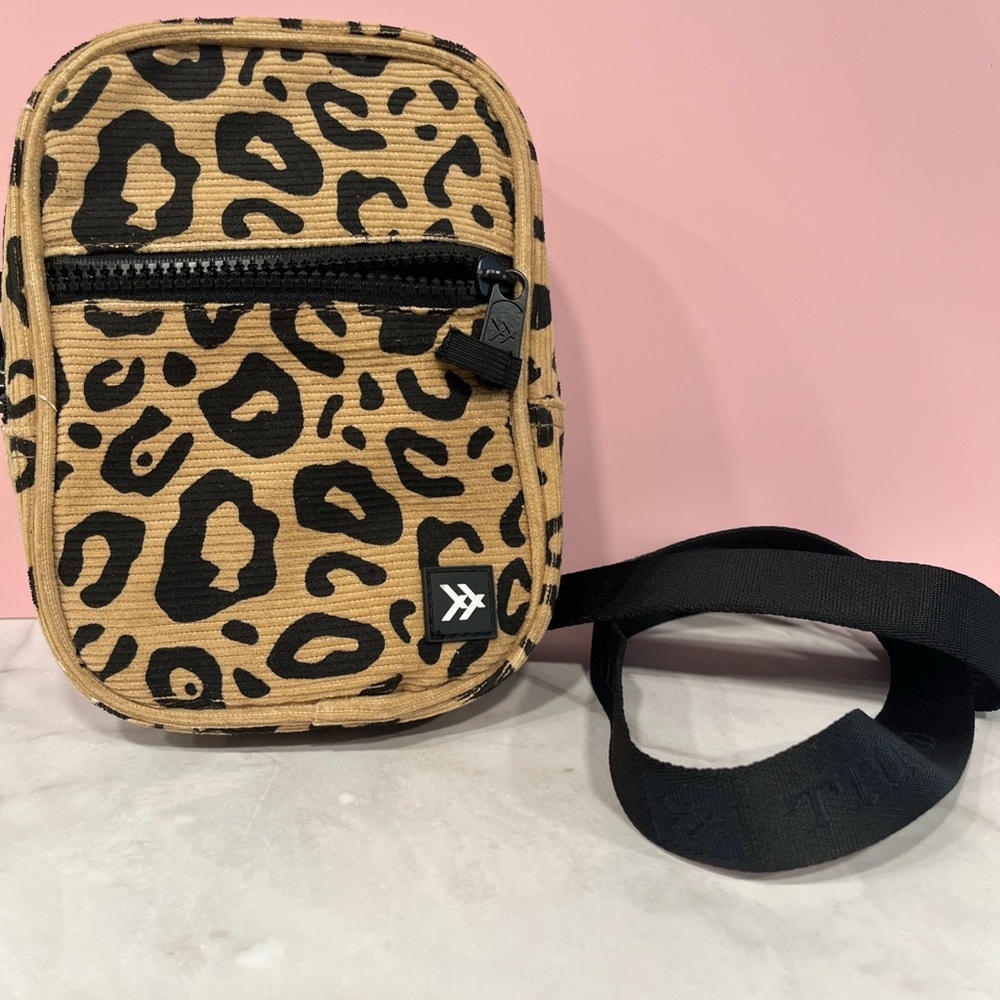Thread cheetah print crossbody bag